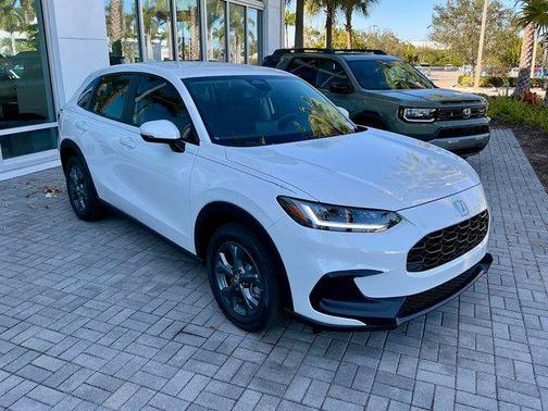 Platinum White Pearl 2026 Honda HR-V LX