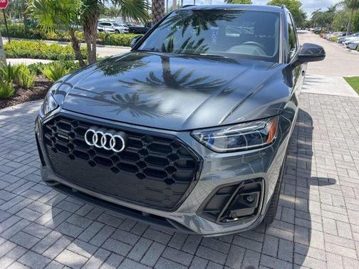 Tambora Gray Metallic 2025 Audi Q5 45 S line Premium