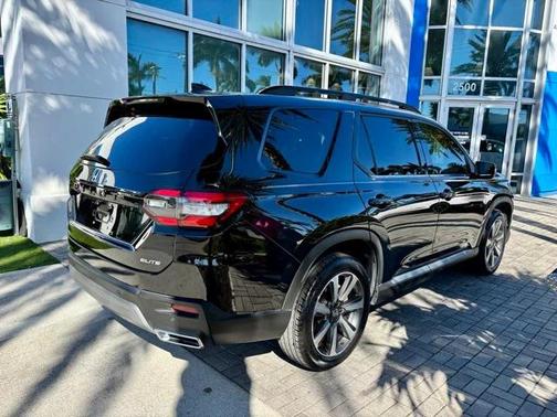 2023 Honda Pilot AWD Elite