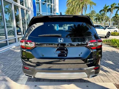2023 Honda Pilot AWD Elite