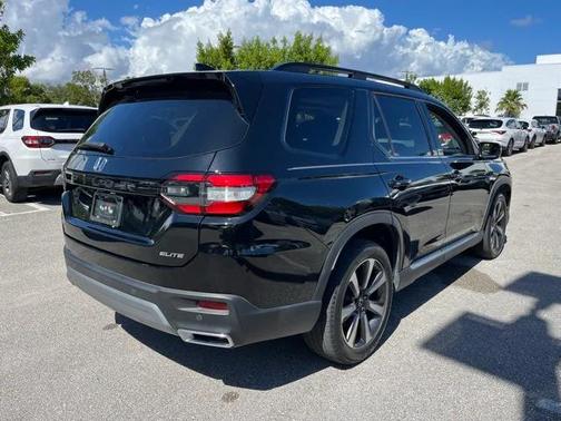 2023 Honda Pilot AWD Elite