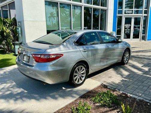Celestial Silver Metallic 2016 Toyota Camry XLE