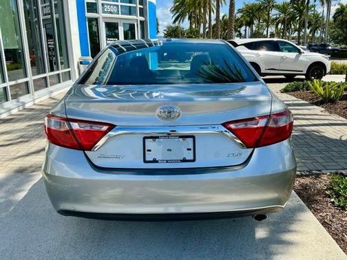 Celestial Silver Metallic 2016 Toyota Camry XLE