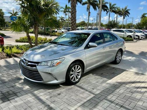 Celestial Silver Metallic 2016 Toyota Camry XLE