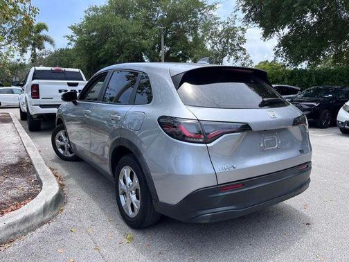 Lunar Silver 2023 Honda HR-V LX