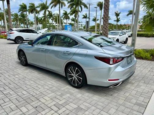 2022 Lexus ES 350 Base