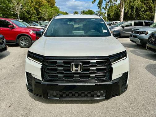 Platinum White Pearl 2026 Honda Pilot Sport