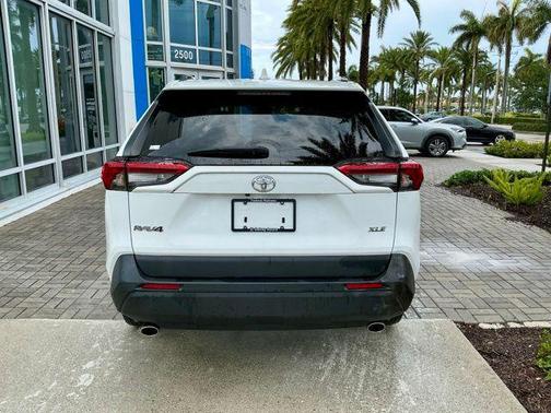 Ice Cap 2023 Toyota RAV4 XLE
