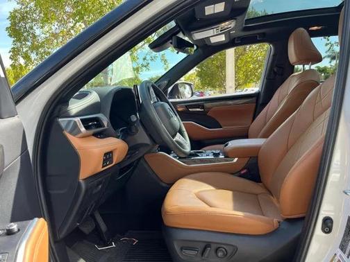 2025 Toyota Highlander Platinum