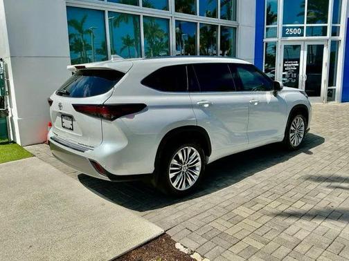 2025 Toyota Highlander Platinum