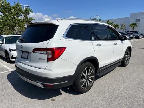 2022 Honda Pilot Touring 8-Passenger