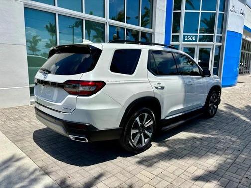 2023 Honda Pilot Touring 8-Passenger