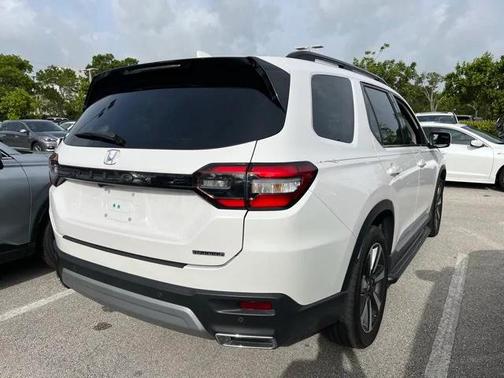 2023 Honda Pilot Touring 8-Passenger