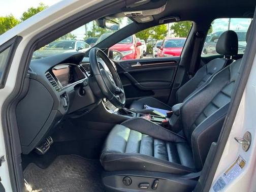 2019 Volkswagen Golf R 4-Door w/DCC & Navigation