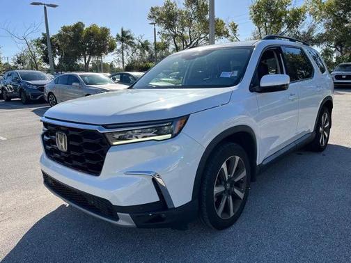 2023 Honda Pilot Touring 8-Passenger