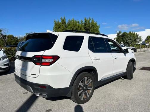 2023 Honda Pilot Touring 8-Passenger