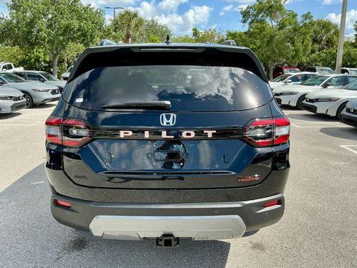 Crystal Black Pearl 2026 Honda Pilot TrailSport