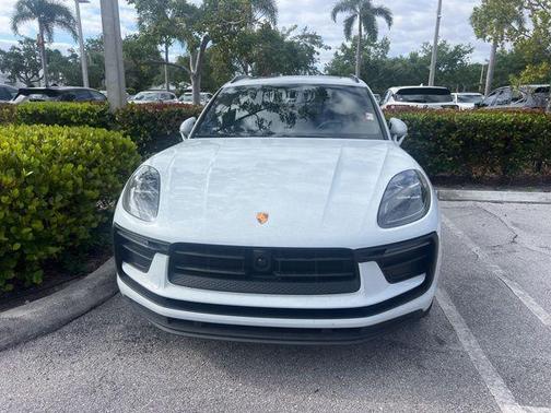 Jet Black Metallic 2023 Porsche Macan Macan