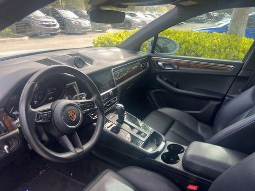 Jet Black Metallic 2023 Porsche Macan Macan