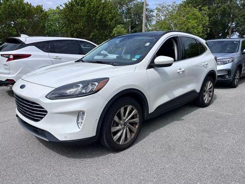 Star White Metallic Tri-Coat 2021 Ford Escape Titanium