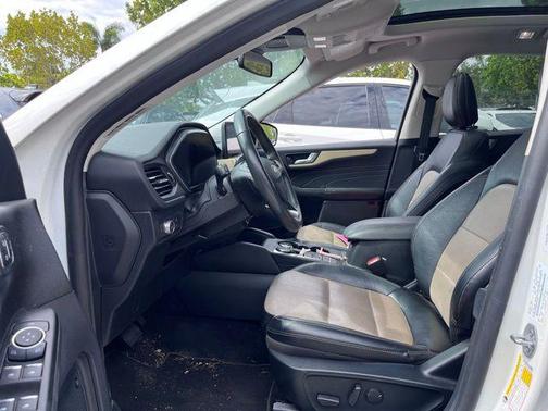 Star White Metallic Tri-Coat 2021 Ford Escape Titanium