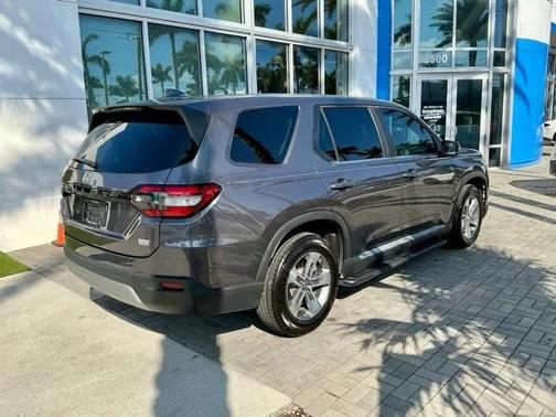 2023 Honda Pilot AWD EX-L 8 Passenger