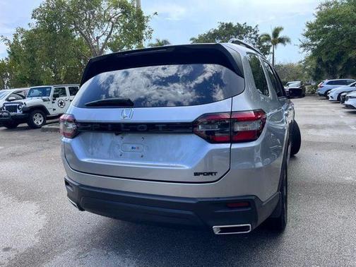 2023 Honda Pilot 2WD Sport