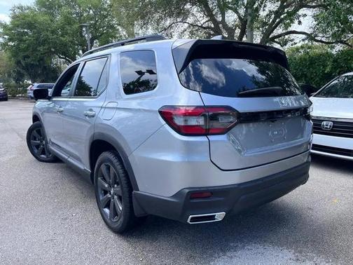 2023 Honda Pilot 2WD Sport
