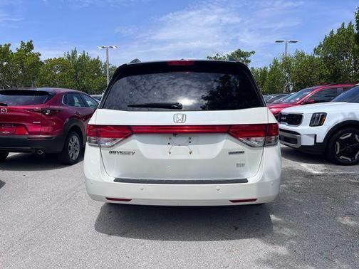 White 2015 Honda Odyssey Touring