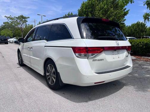White 2015 Honda Odyssey Touring