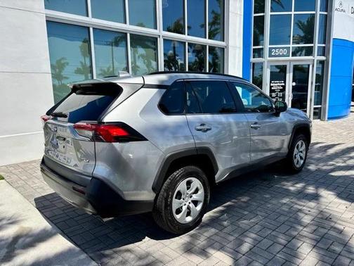 2020 Toyota RAV4 LE
