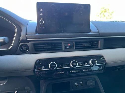 2023 Honda Pilot Touring 8-Passenger