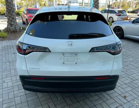 PLATINUM WHITE 2026 Honda HR-V LX