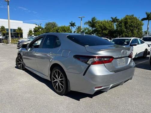 2022 Toyota Camry SE