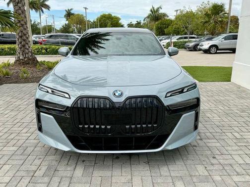 Brooklyn Grey Metallic 2023 BMW i7 xDrive60