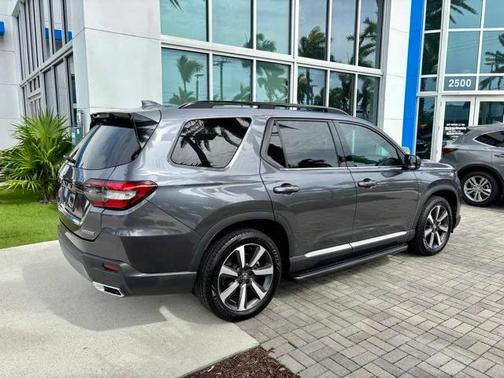 2023 Honda Pilot Touring 8-Passenger