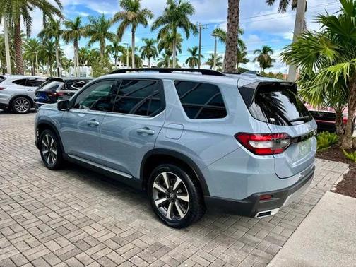 2023 Honda Pilot Touring 8-Passenger