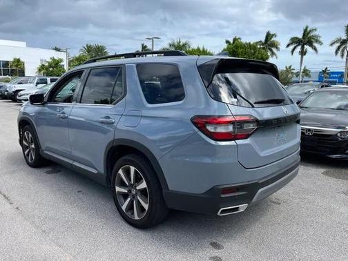 2023 Honda Pilot Touring 8-Passenger