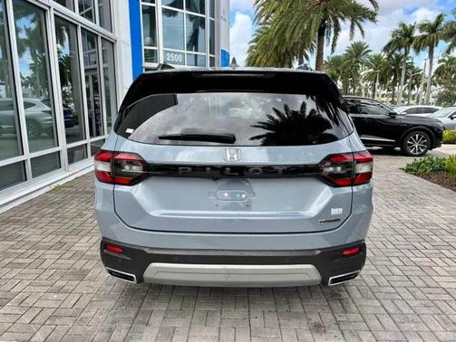 2023 Honda Pilot Touring 8-Passenger