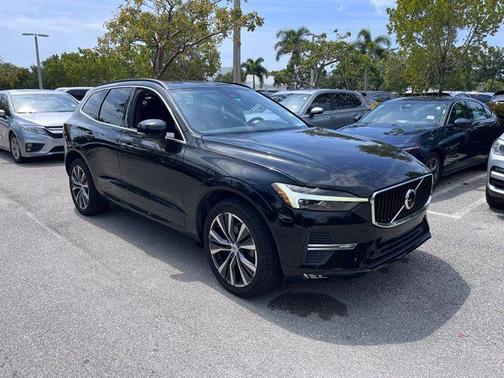 Onyx Black Metallic 2022 Volvo XC60 B5 Momentum