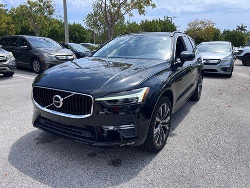 Onyx Black Metallic 2022 Volvo XC60 B5 Momentum