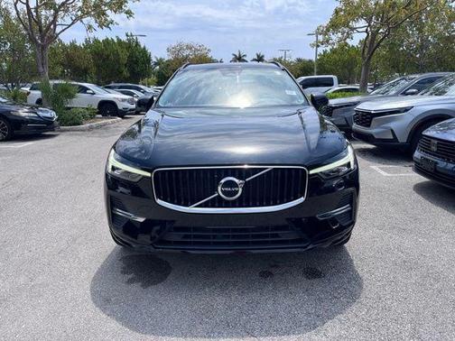Onyx Black Metallic 2022 Volvo XC60 B5 Momentum
