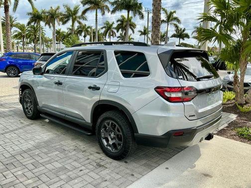 Lunar Silver 2024 Honda Pilot TrailSport