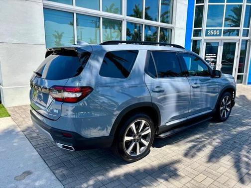 2023 Honda Pilot Touring 8-Passenger