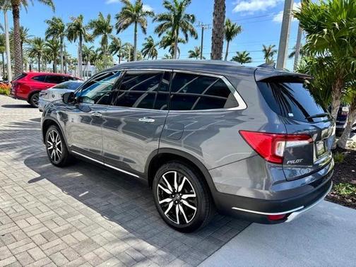 2022 Honda Pilot Touring 8-Passenger