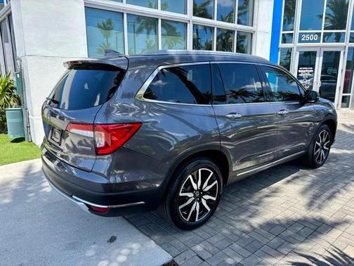 2022 Honda Pilot Touring 8-Passenger