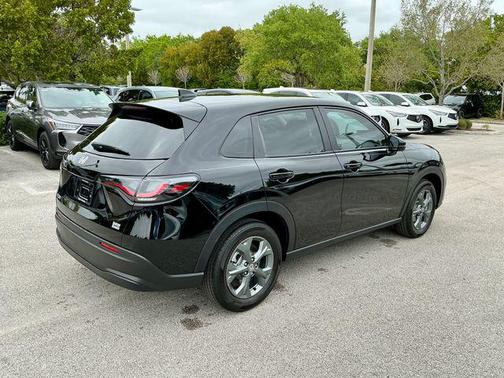 Crystal Black Pearl 2026 Honda HR-V LX