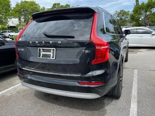 2022 Volvo XC90 T5 Momentum