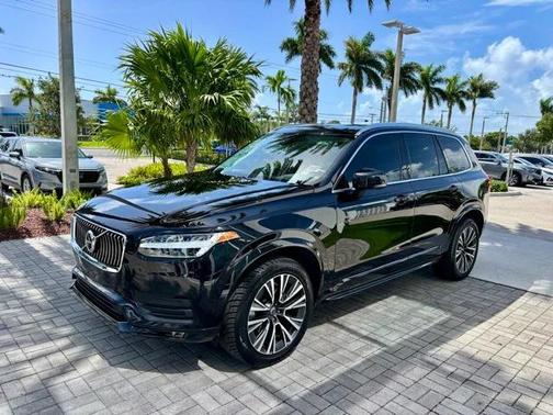 2022 Volvo XC90 T5 Momentum