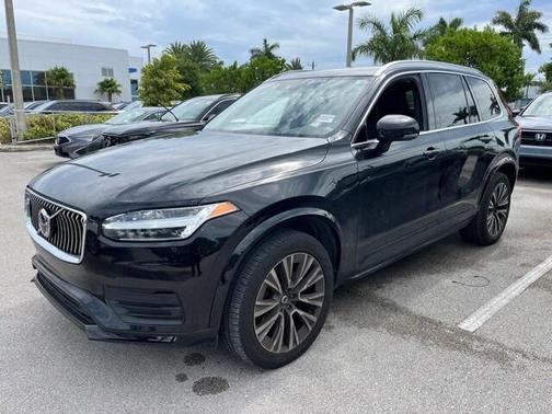 2022 Volvo XC90 T5 Momentum